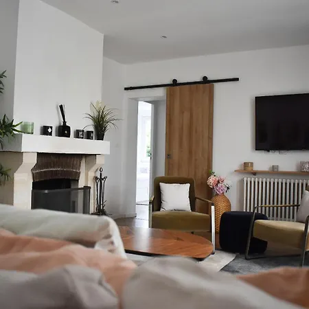 Maison A La Campagne Avec Piscine Chauffee Proche Deauville 別荘