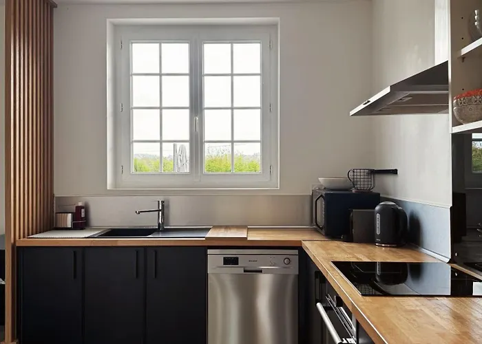 Maison à La Campagne Avec Piscine Chauffée Proche Deauville Saint-Étienne-la-Thillaye