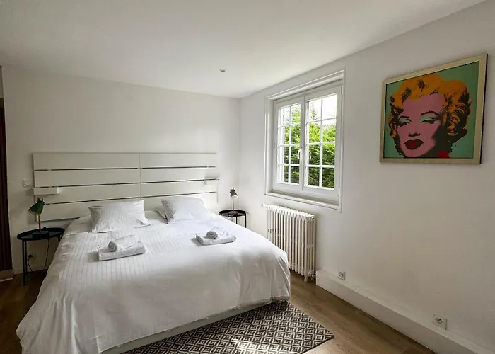 Maison A La Campagne Avec Piscine Chauffee Proche Deauville Saint-Etienne-la-Thillaye